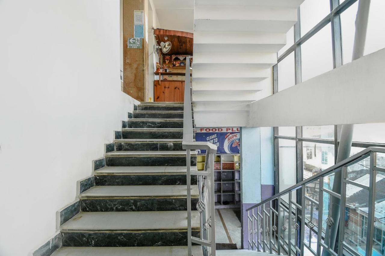 Oyo Flagship 71156 Hotel Jaybee'S Dibrugarh Exterior photo